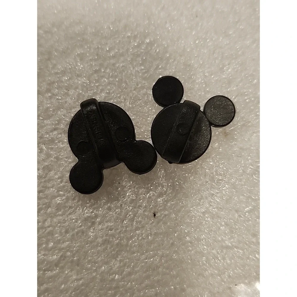 Disney pin as